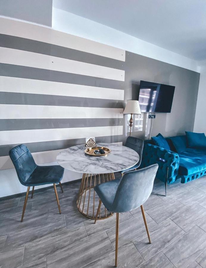 Luxury Studio T Apartment